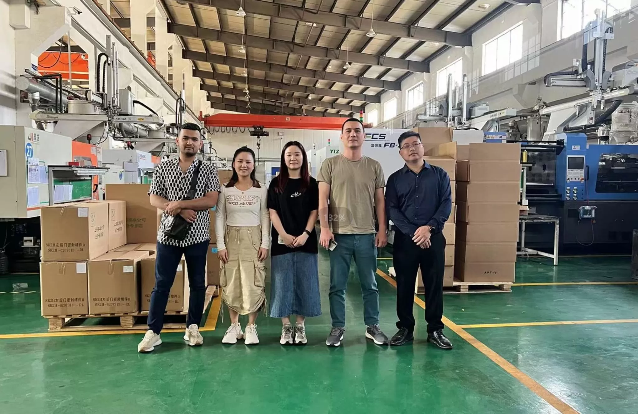 Client delegation visiting the production floor with the RUOTELL team